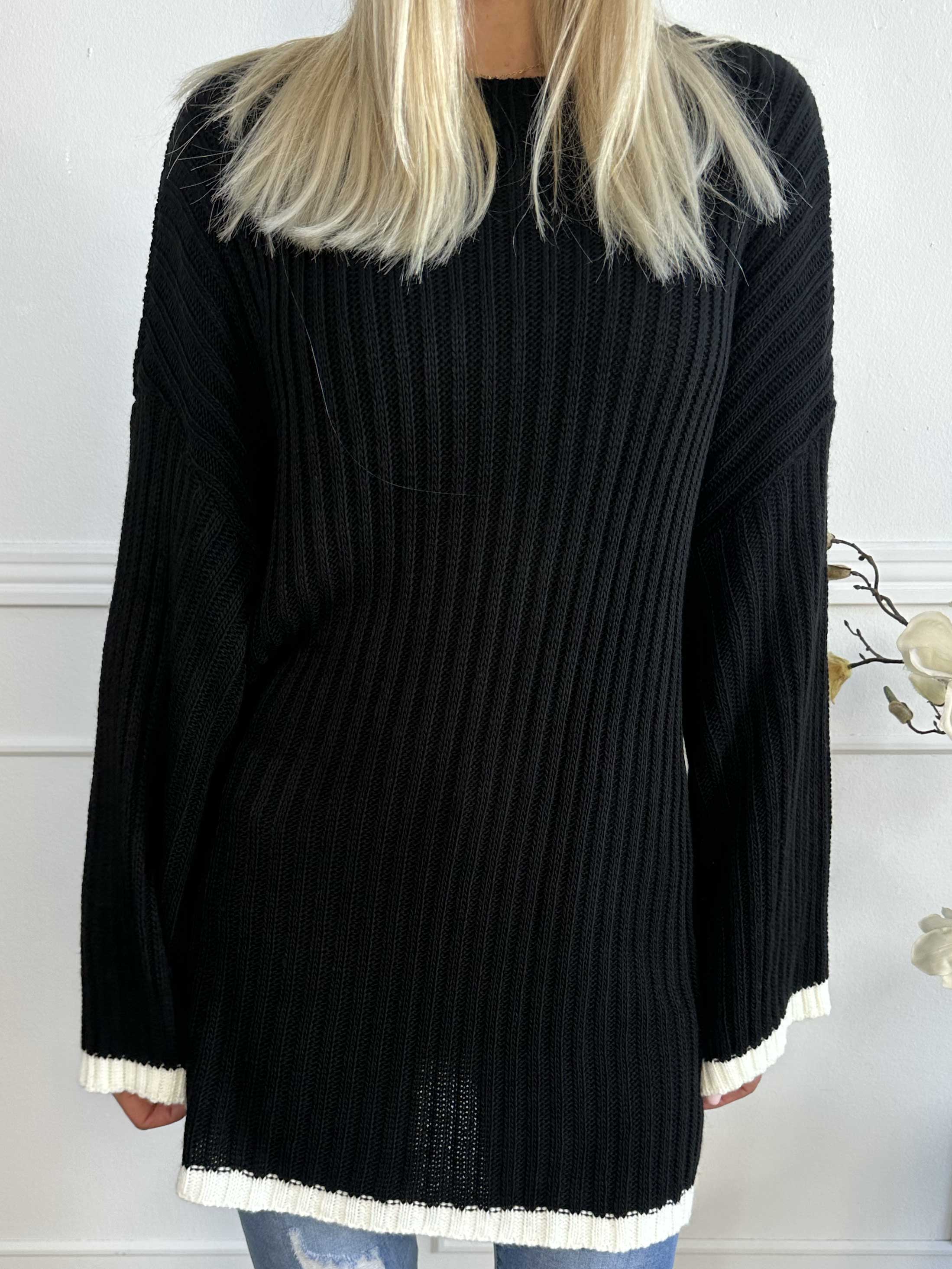 Violet - Strikbluse med farvet kant